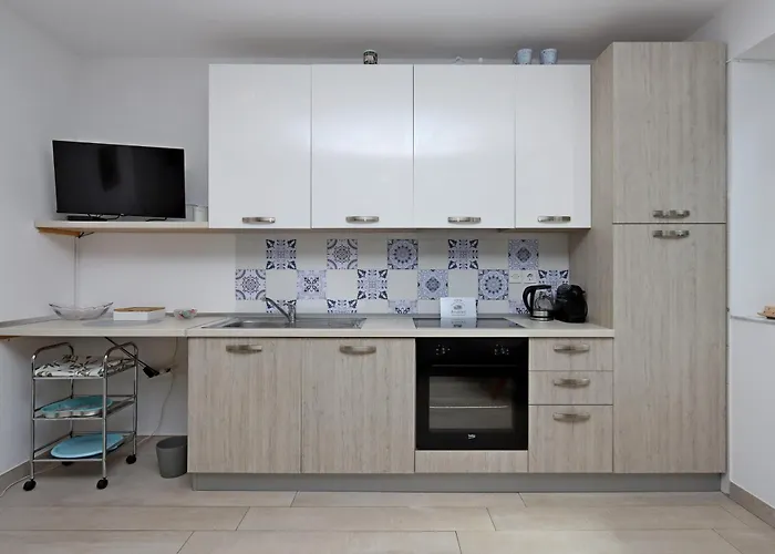 Apartment With Parking Space Icici, Opatija - 14155